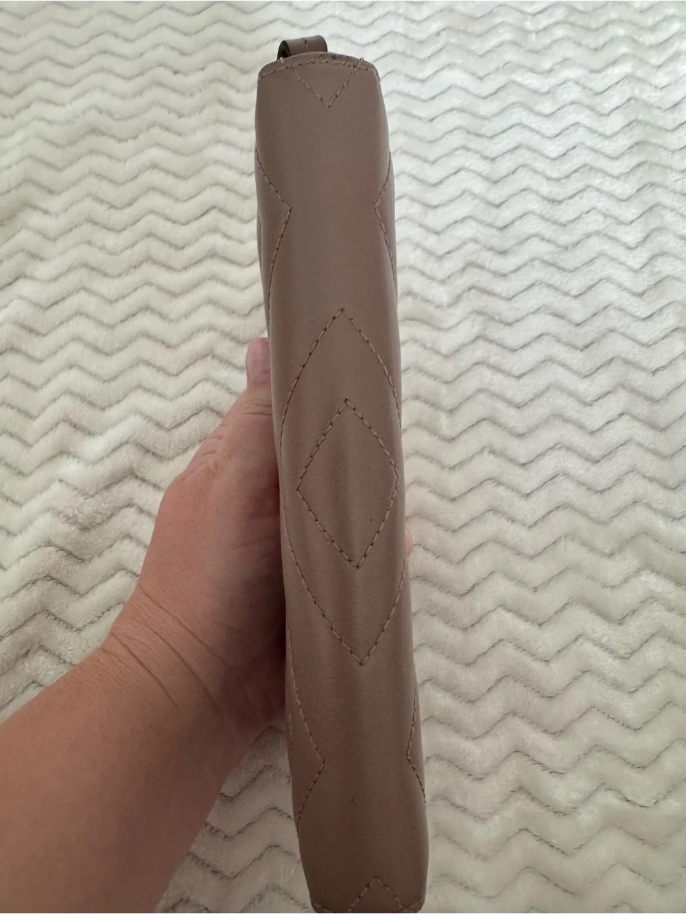 Gucci Mauve Taupe Chevron Quilted GG Zip Wallet with Gold Hardware